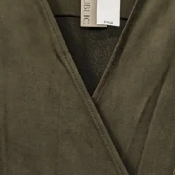 Banana Republic NWT size 0P , wrap dress in Olive - Picture 7 of 8